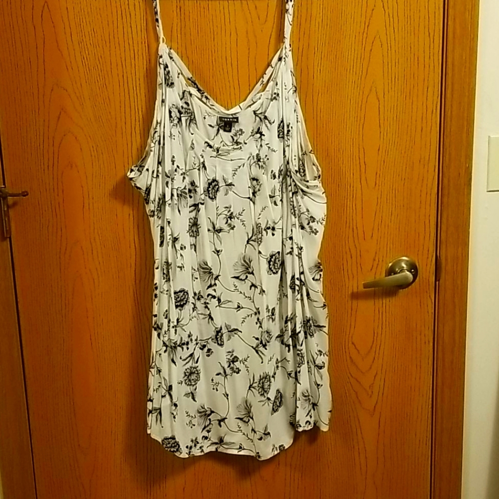 NWT Torrid White Floral Blouse